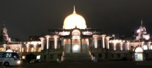 なぜか夜の本願寺；